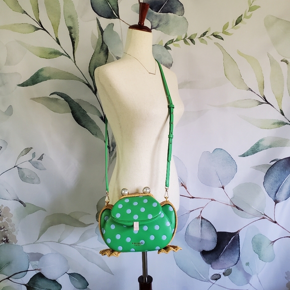 KATE SPADE | Lily Polka Dot Wicker 3D Frog Crossbody w/ Card Holder 2-pc Set - Picture 11 of 13